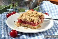 Cherry Ginger Oat Crumble Bars by Evans