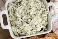 Creamy Slow Cooker Spinach and Artichoke Dip