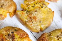 Crispy Air Fryer Smashed Potatoes with Garlic and Herbs
