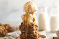 Chewy Apple Crisp Blondie Bars with Cinnamon Streusel