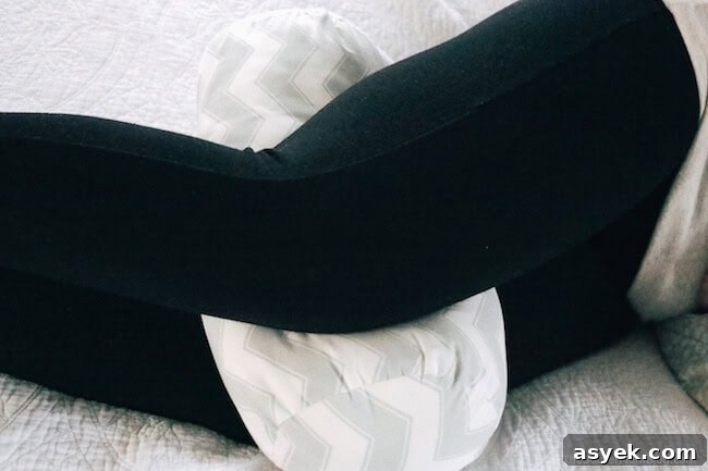 using a pregnancy bolster for better alignment while side sleeping