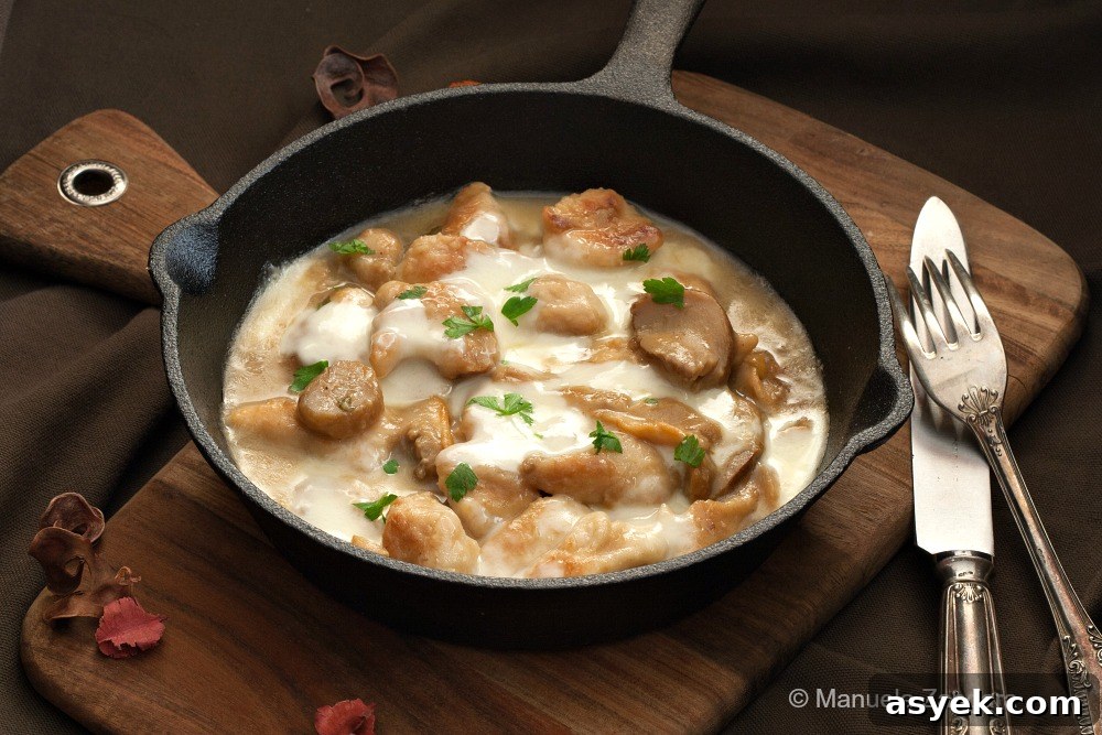 Skillet Chicken with Mushrooms and Melted Mozzarella 3 Mushroom and Mozzarella Skillet Chicken
