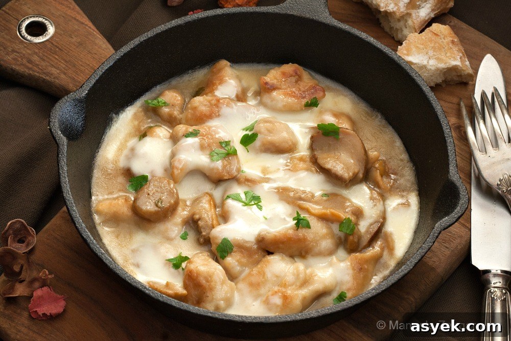 Mushroom and Mozzarella Skillet Chicken