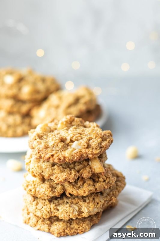 27 Better-for-You Cookie Swap Recipes: Cookies, Brownies & Bars 5 27 Healthier Cookie Swap Cookies, Brownies & Bars via Lizshealthytable.com #cookieswap