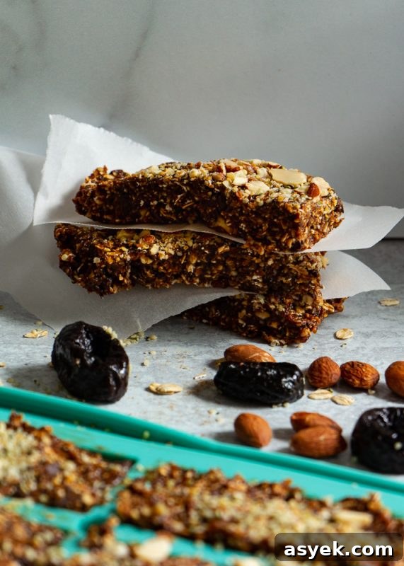 27 Better-for-You Cookie Swap Recipes: Cookies, Brownies & Bars 7 27 Healthier Cookie Swap Cookies, Brownies & Bars via Lizshealthytable.com #cookieswap