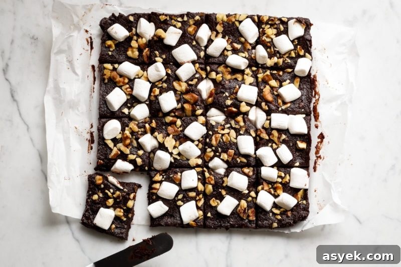 27 Better-for-You Cookie Swap Recipes: Cookies, Brownies & Bars 9 27 Healthier Cookie Swap Cookies, Brownies & Bars via Lizshealthytable.com #cookieswap