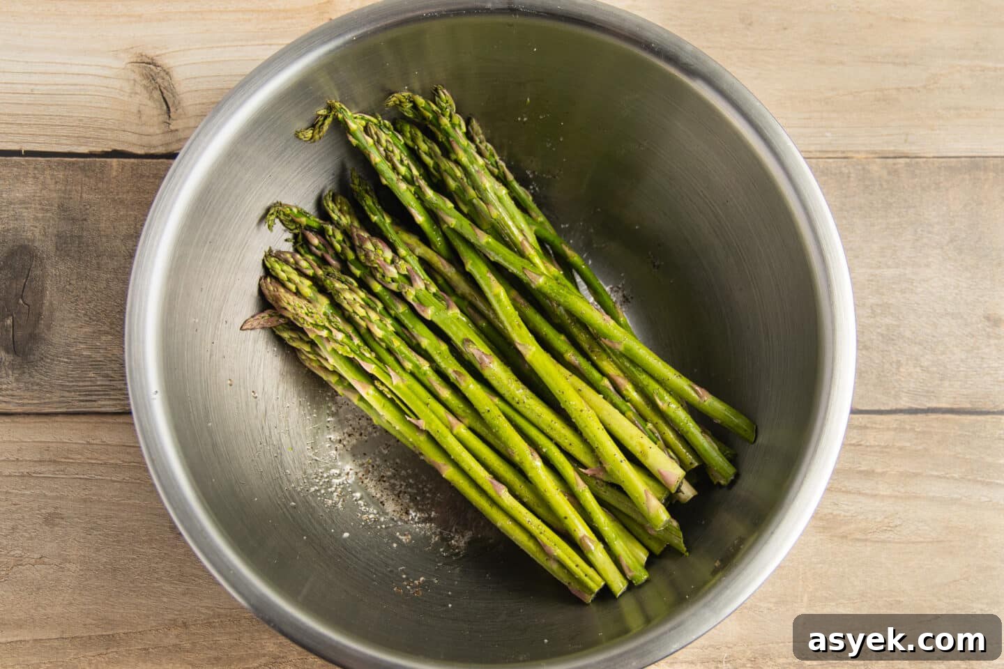 Asparagus and Boursin Puff Pastry Tart Recipe 5 This is a picture of a bowl with seasoned asparagus.