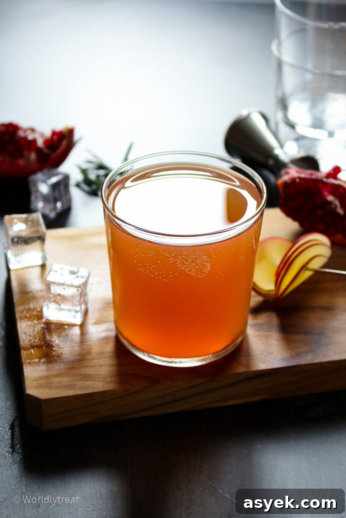 Cocktail and Mocktail Recipes for Every Occasion 3 pom-cider martini