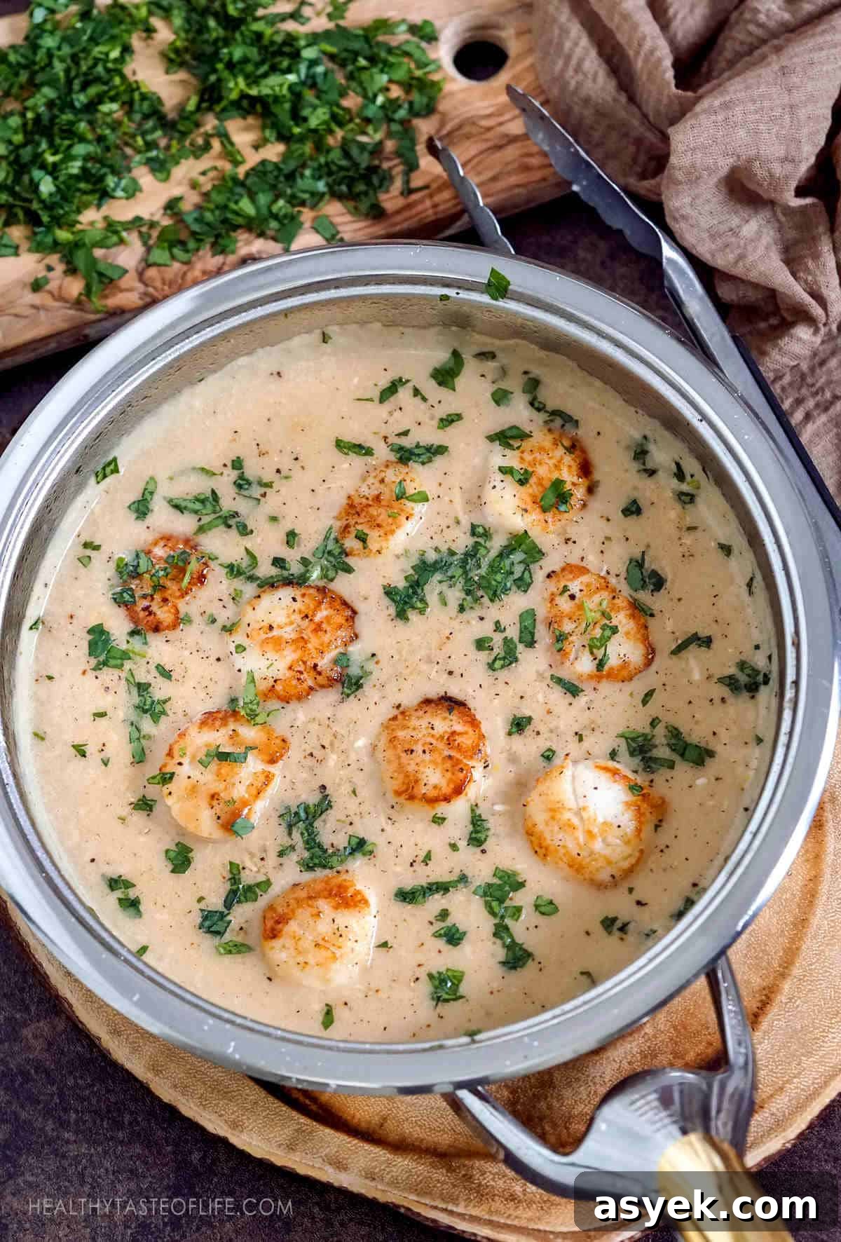 Whole30 Scallops with Dairy-Free Cream Sauce 4 Keto whole30 scallops with dairy free white sauce.