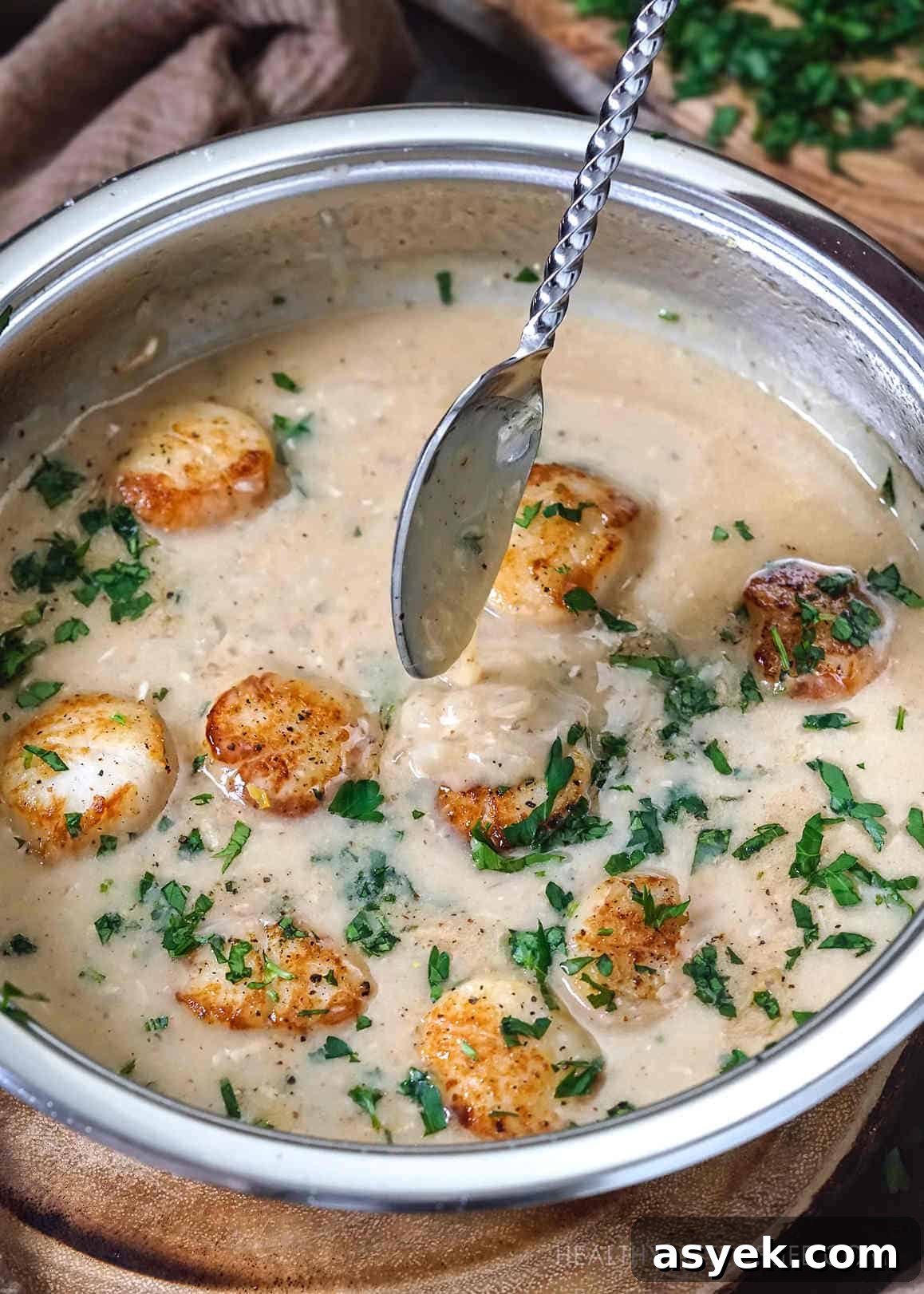 Whole30 Scallops with Dairy-Free Cream Sauce 7 Healthy scallop dinner: whole30 scallops, aip scallops, paleo scallops, dairy free scallops.
